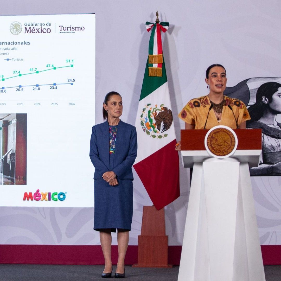 La presidenta Claudia Sheinbaum y Josefina Rodríguez Zamora, secretaria de Turismo