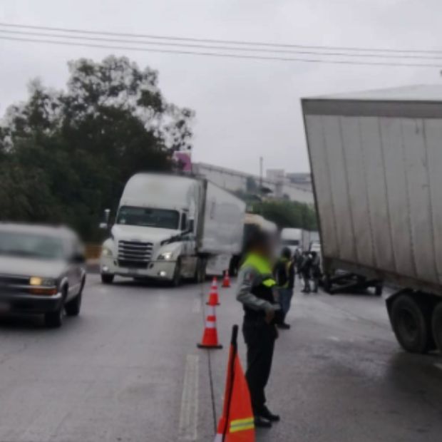 Guardia Nacional abandera un accidente en el km 79 de la autopista México-Querétaro