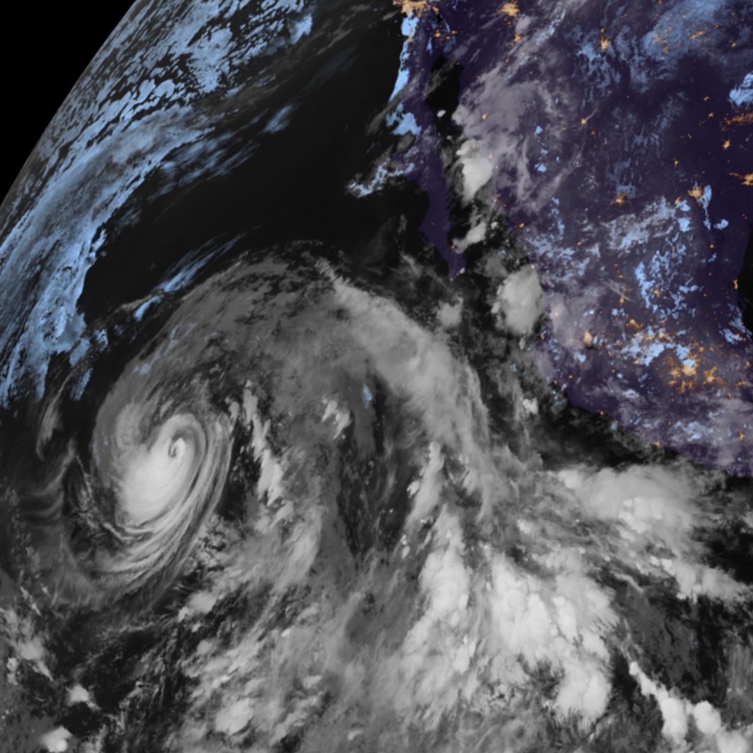 Tormenta Tropical Karina Se Intensifica a Huracán Categoría 1 Frente a México