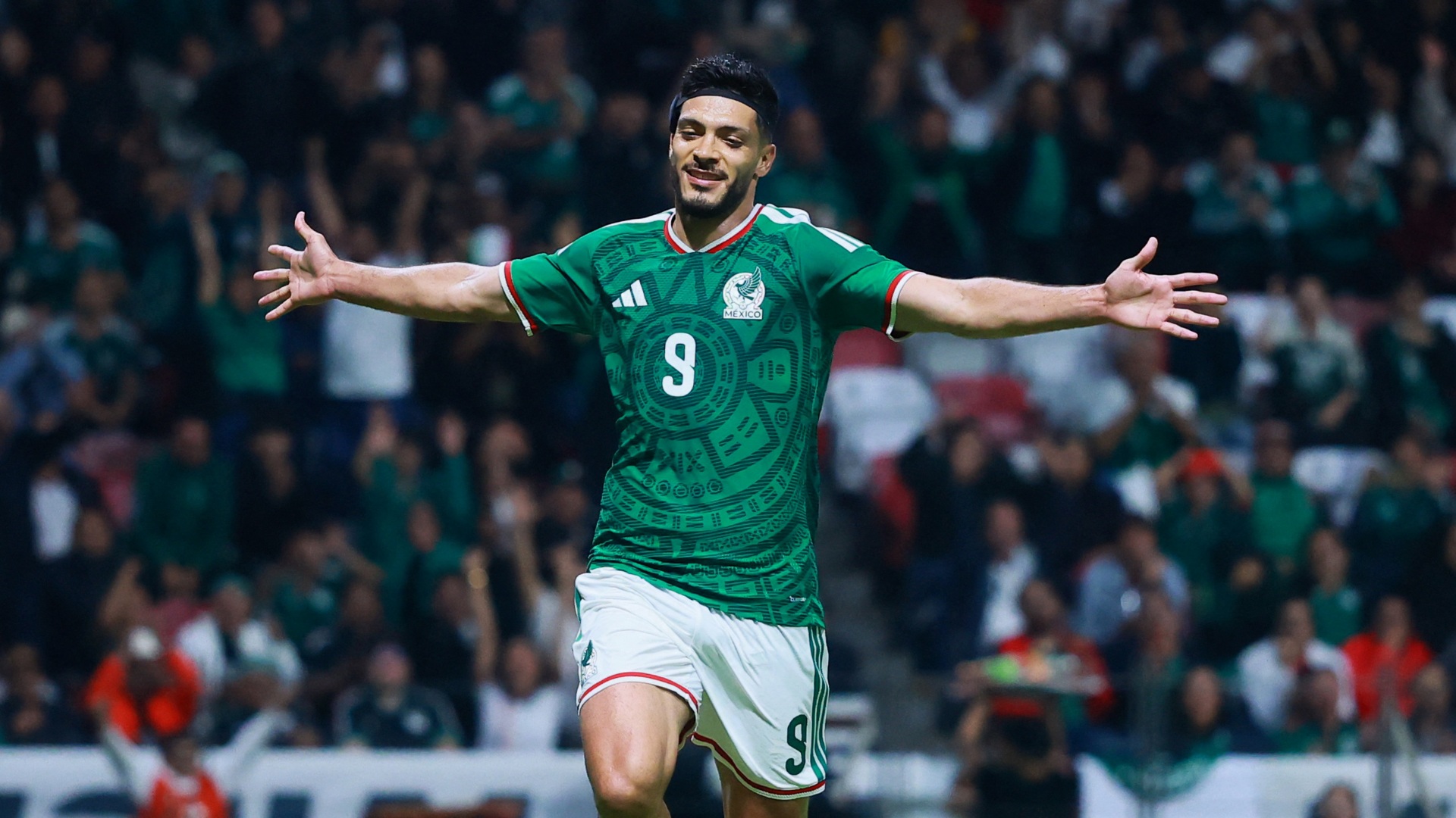 Raúl Jiménez festeja su gol ante Serbia.