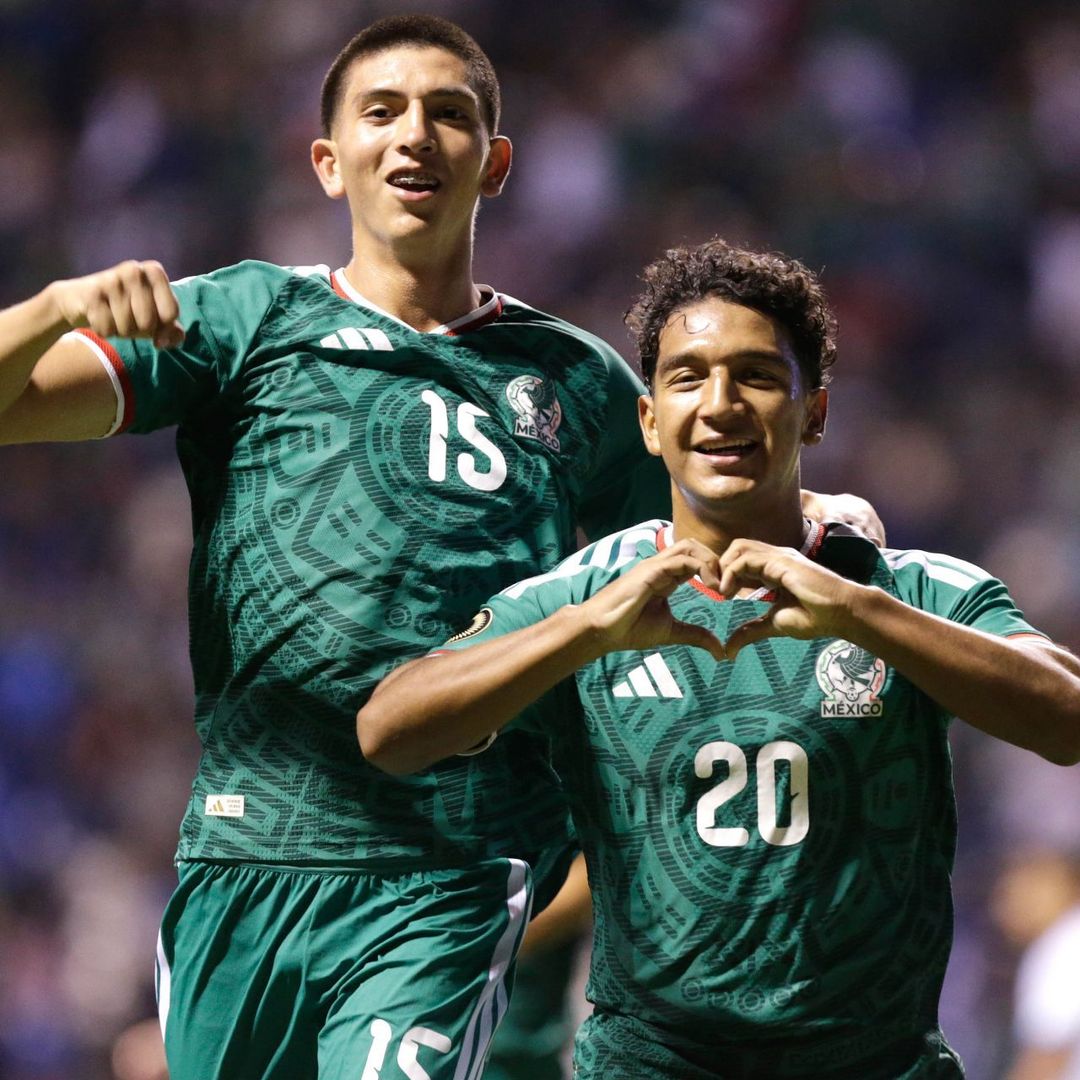 Juagadores de México Sub-20 celebran en el Campeonato Concacaf