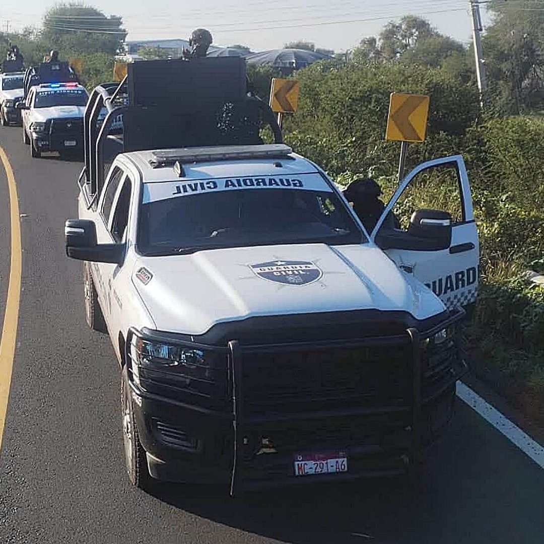 Operativo de fuerzas de seguridad ante bloqueos carreteros y quema de vehículos en territorio michoacano. Foto: Facebook @SeguridadPublicaMich