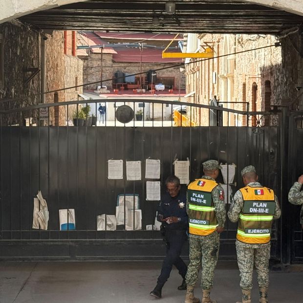 Elementos del Ejército al exterior de la Mina de Loreto donde ocurrió el accidente