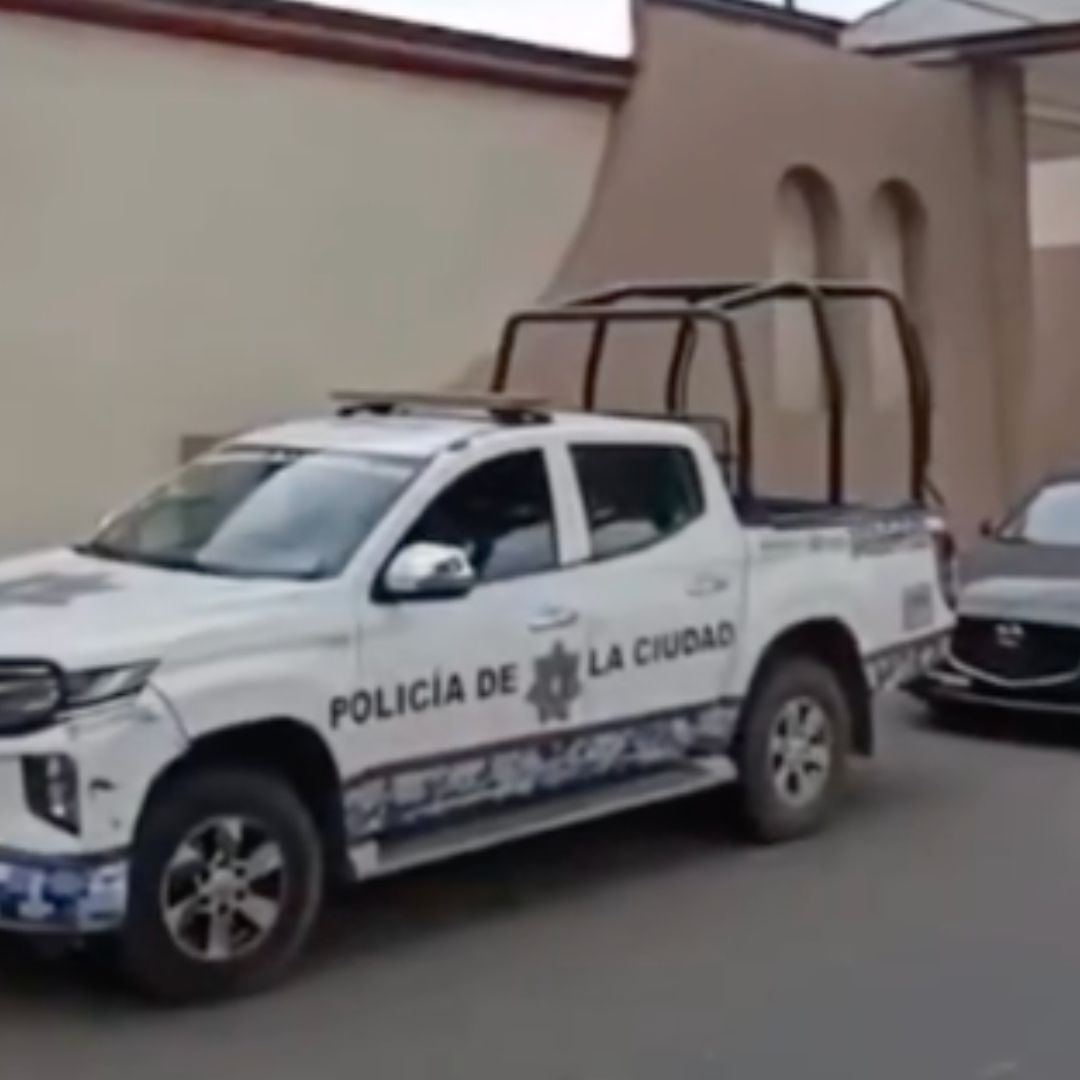 Localizan a un hombre muerto en un motel de Puebla.