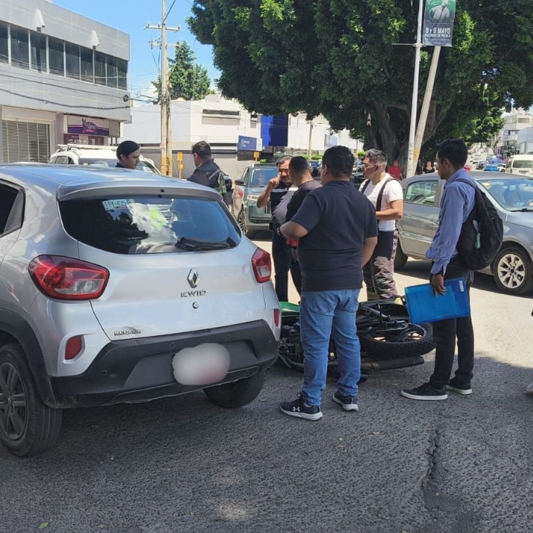 Accidente Motociclista Arrollado por Automóvil en Plaza Dorada Puebla