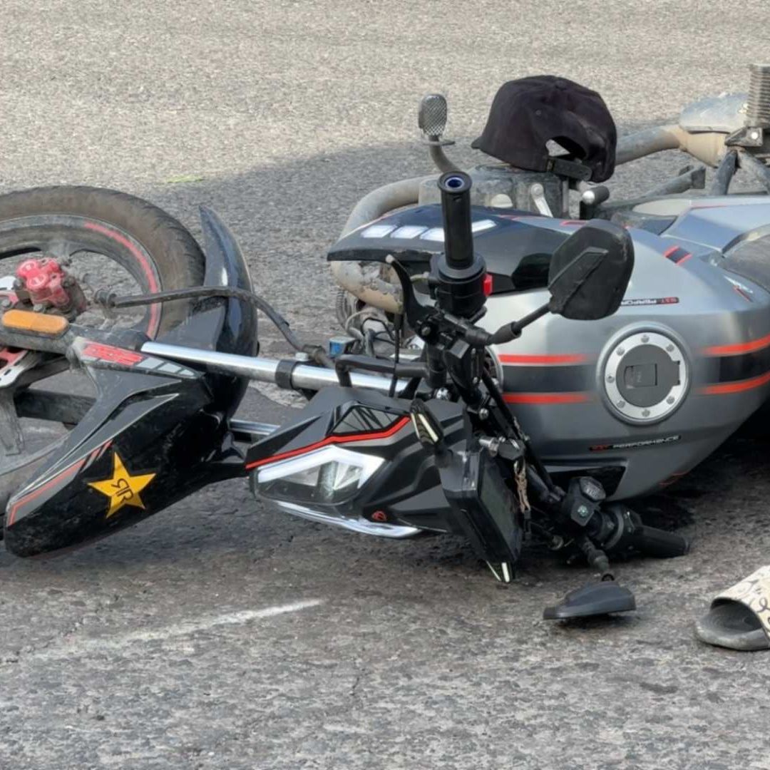 Motociclistas resultan lesionado tras impactarse contra un autobús en Veracruz