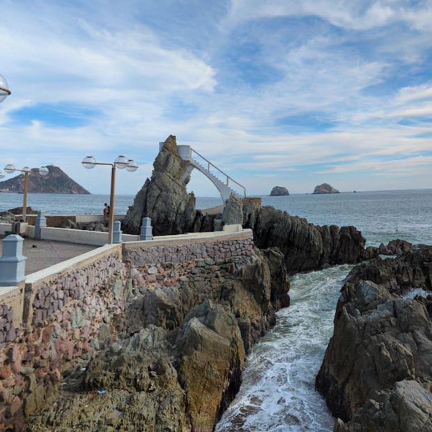 El clavadista Ricardo 'N' desapareció en Mazatlán tras un salto al mar. Fue encontrado sin vida después de un intenso operativo de búsqueda.