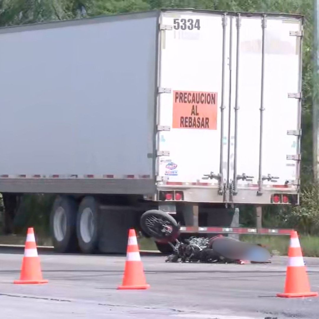 Choque moto y tráiler