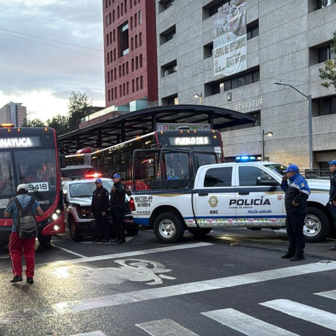 Muere persona atropellada por Metrobús