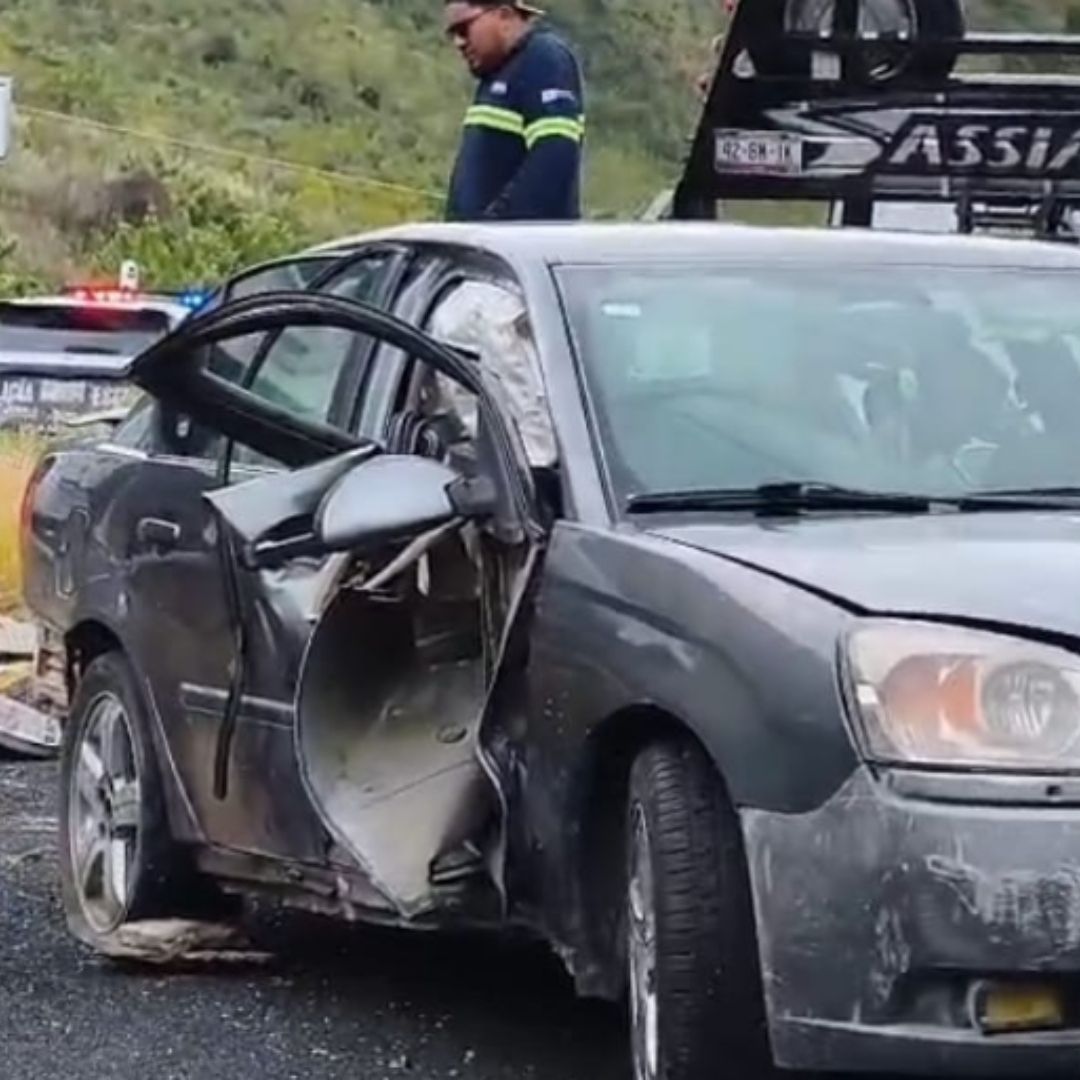 Dos personas sobrevivieron con heridas graves tras el accidente.