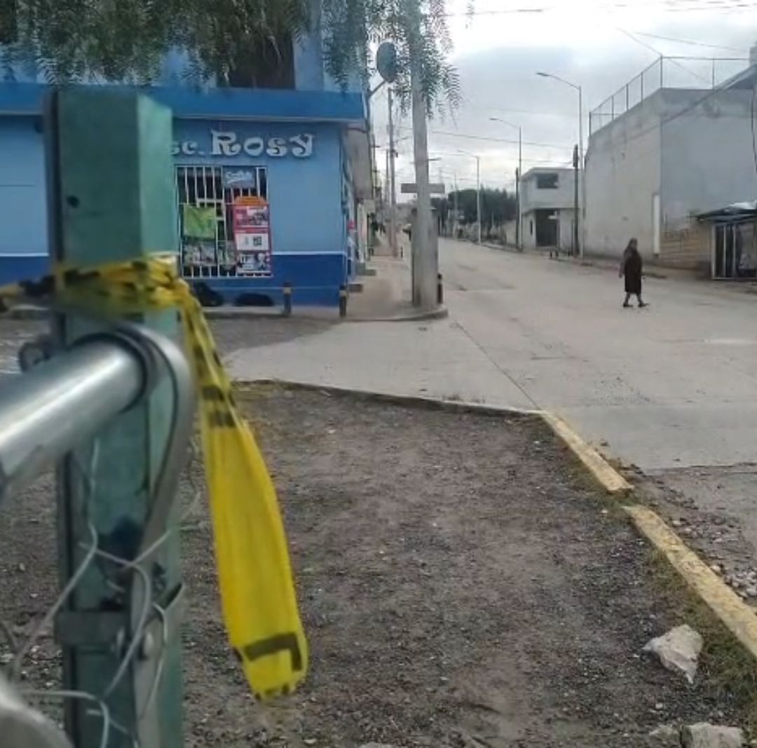 La víctima terminó tendida en la vía pública.