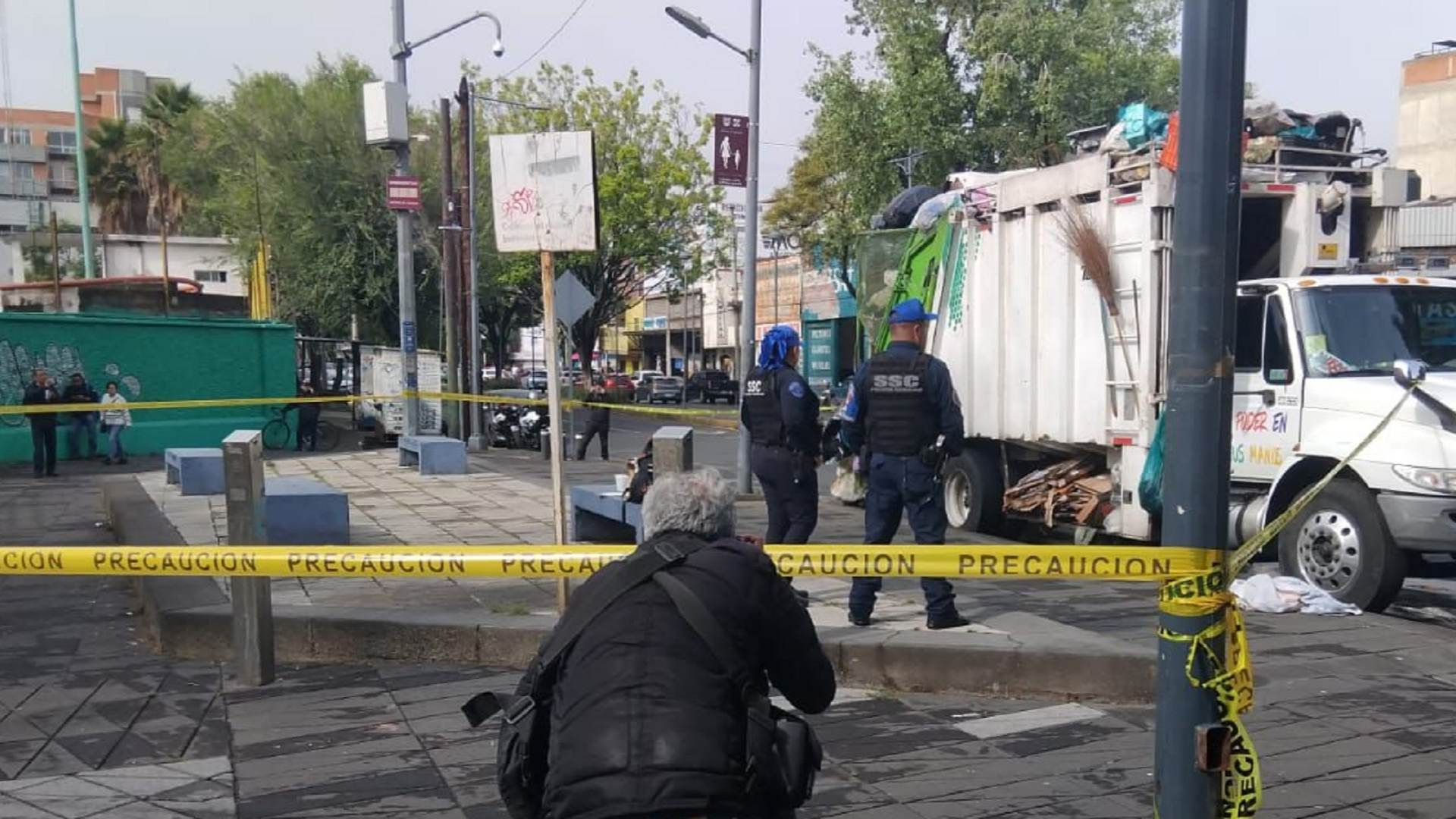 Hallan cuerpo en camión recolector de basura en la alcaldía Cuauhtémoc