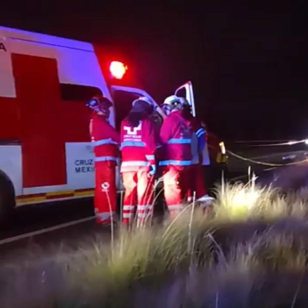 Volcadura de camioneta deja a un hombre muerto en Tlaxcala.