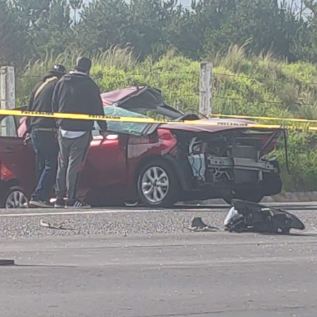 Tres personas fallecieron en un fuerte accidente vehicular en Perote