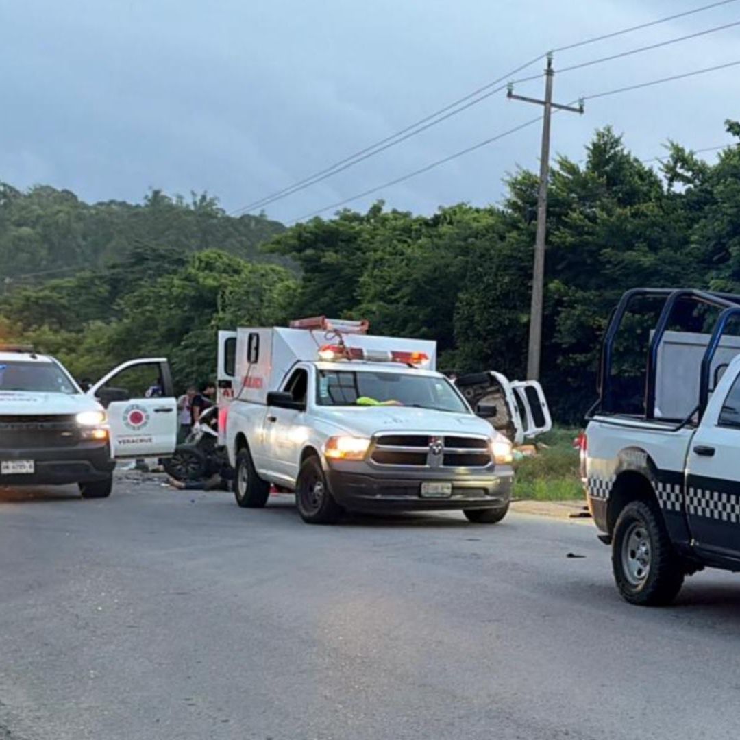 Movilización por aparatoso choque en el sur de Veracruz; Hay muertos y lesionados