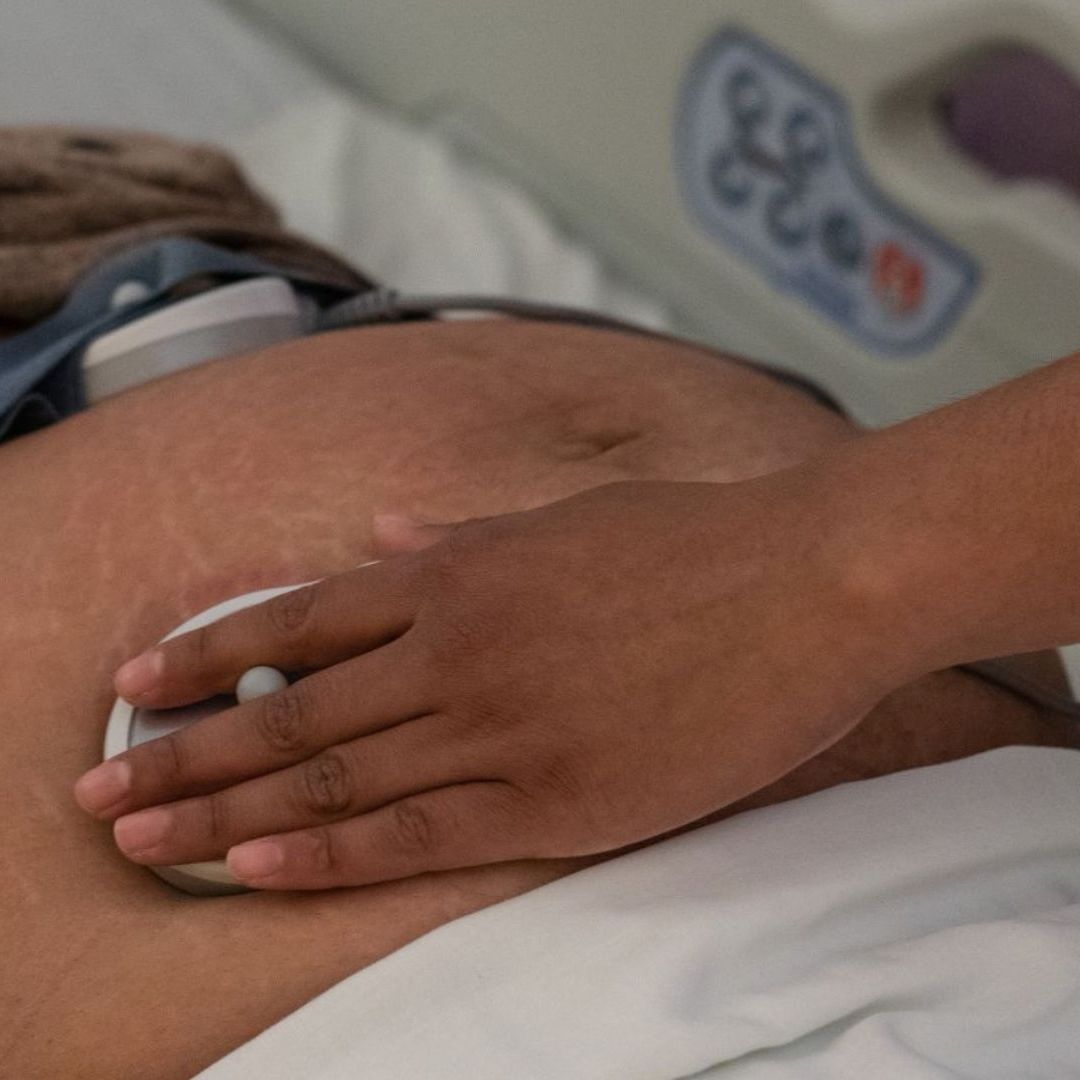 Una mujer embarazada