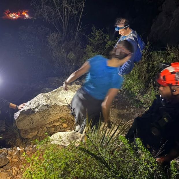 Rescatan a mujer extraviada en La Huasteca en Santa Catarina