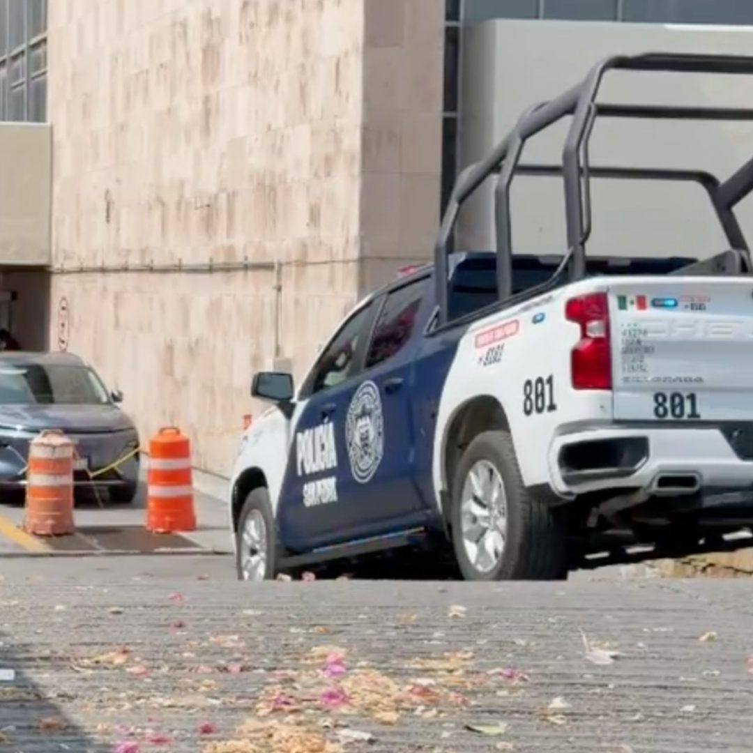 Policía de San Pedro en Clínica No.7 del IMSS