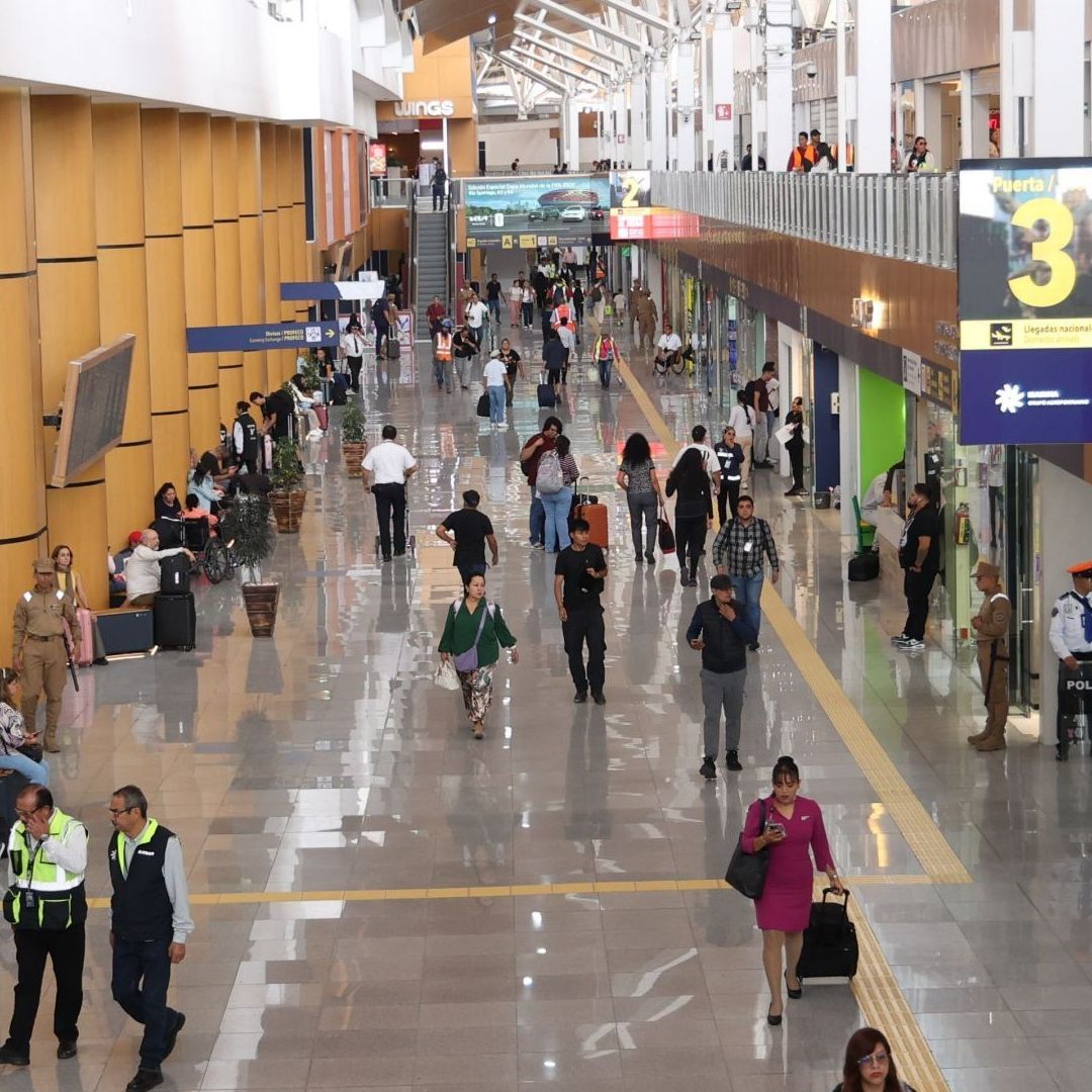 Pasajeros en el AICM