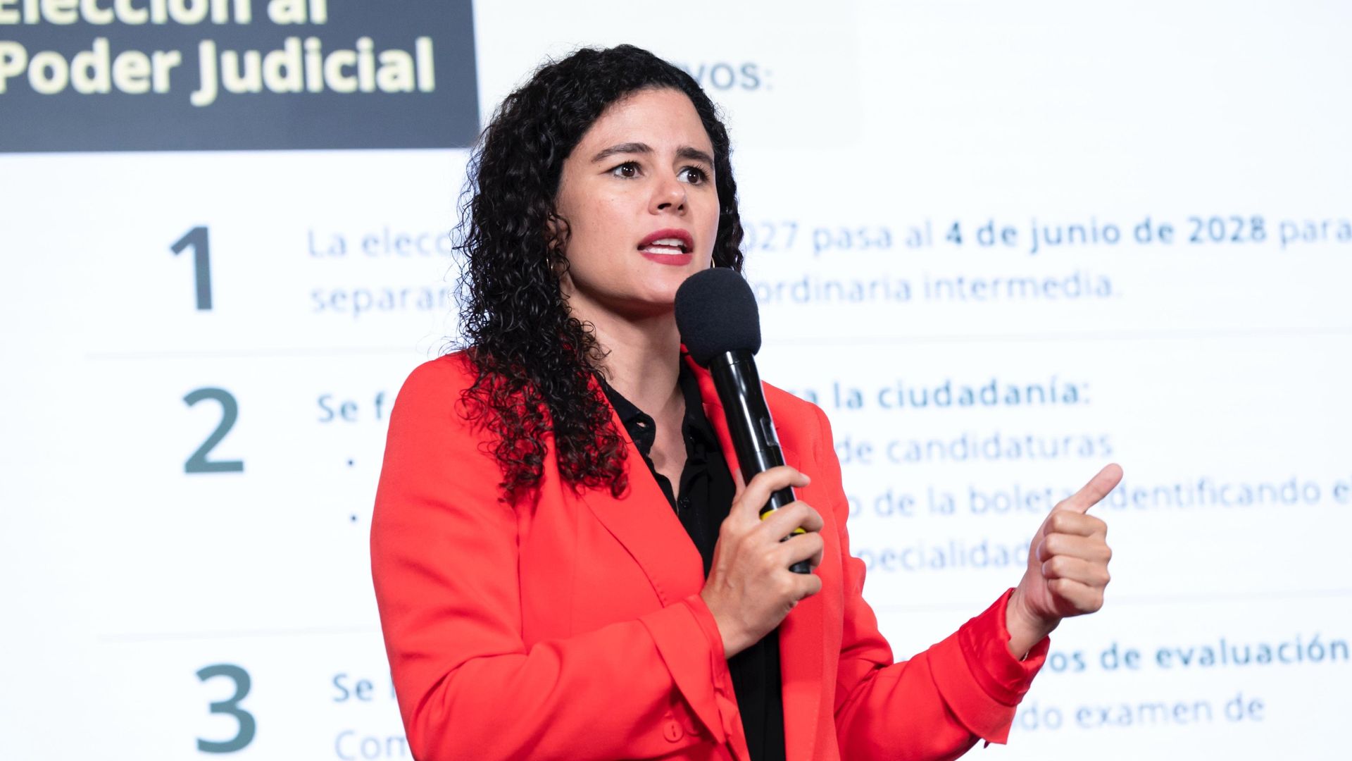Luisa María Alcalde