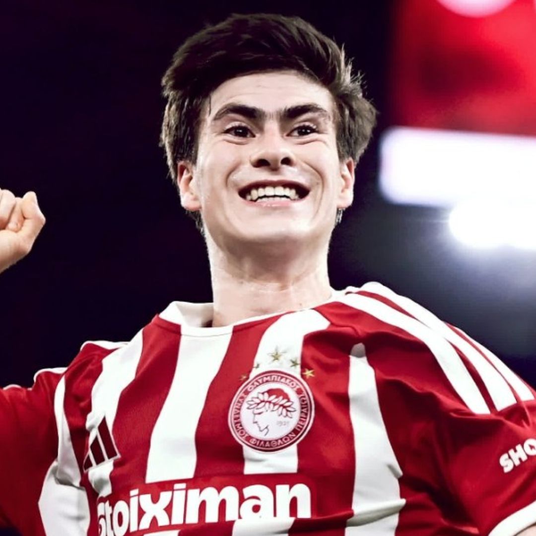 Armando 'Hormiga' González festeja uno de sus goles ante el Volos en la Copa de Grecia