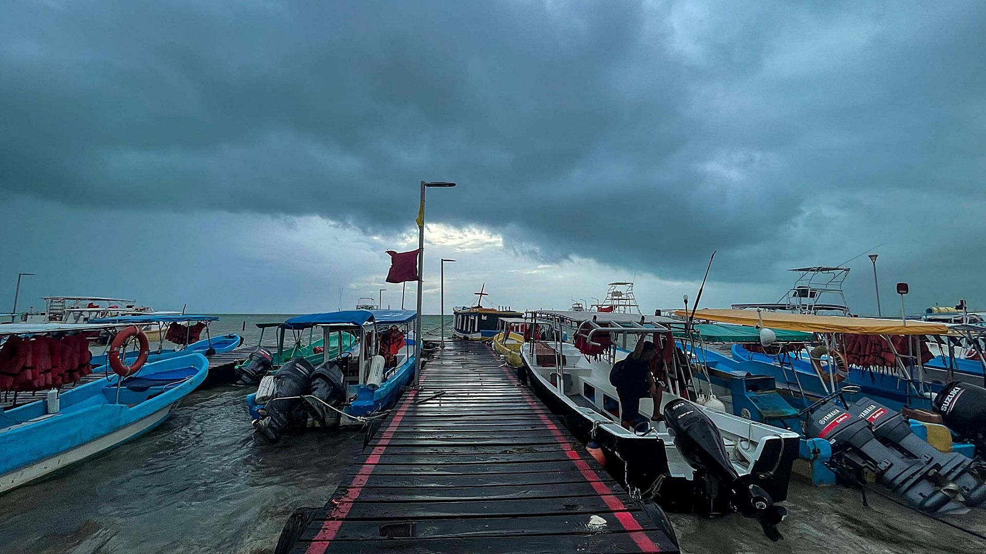 Afectaciones por una onda tropical en Cancún, en junio 2024