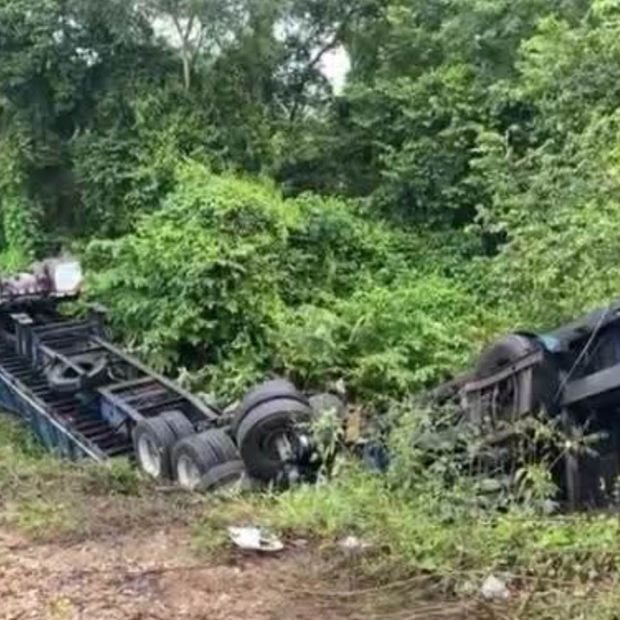En la autopista La Tinaja-Cosoleacaque, un conductor fue fatalmente arrollado por su propio tráiler
