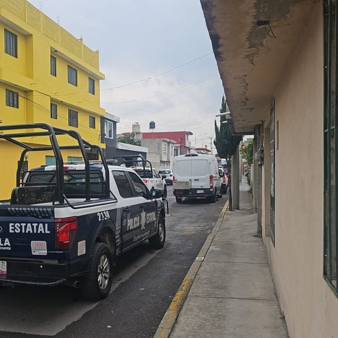 Policía Estatal acordonó la Avenida Valle de Santiago para las diligencias.