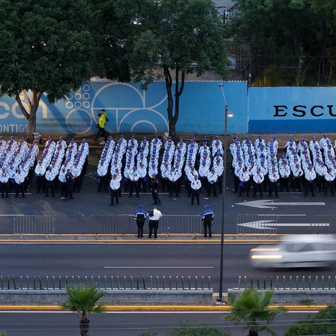 Despliegue policial para operativo por partido en estadio sede CDMX. Foto: SSC