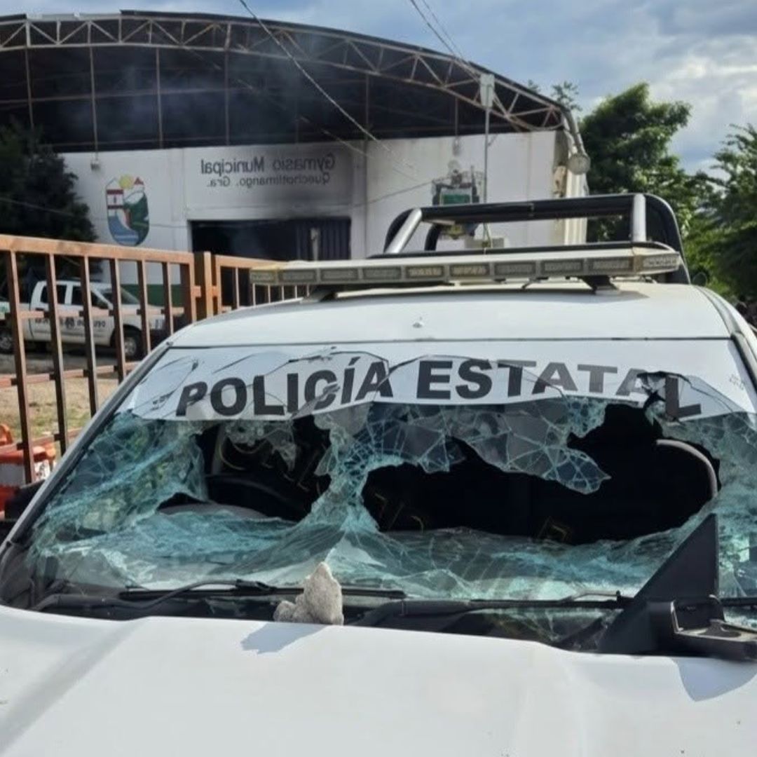 Los pobladores impiden el paso de elementos de seguridad en el acceso del municipio