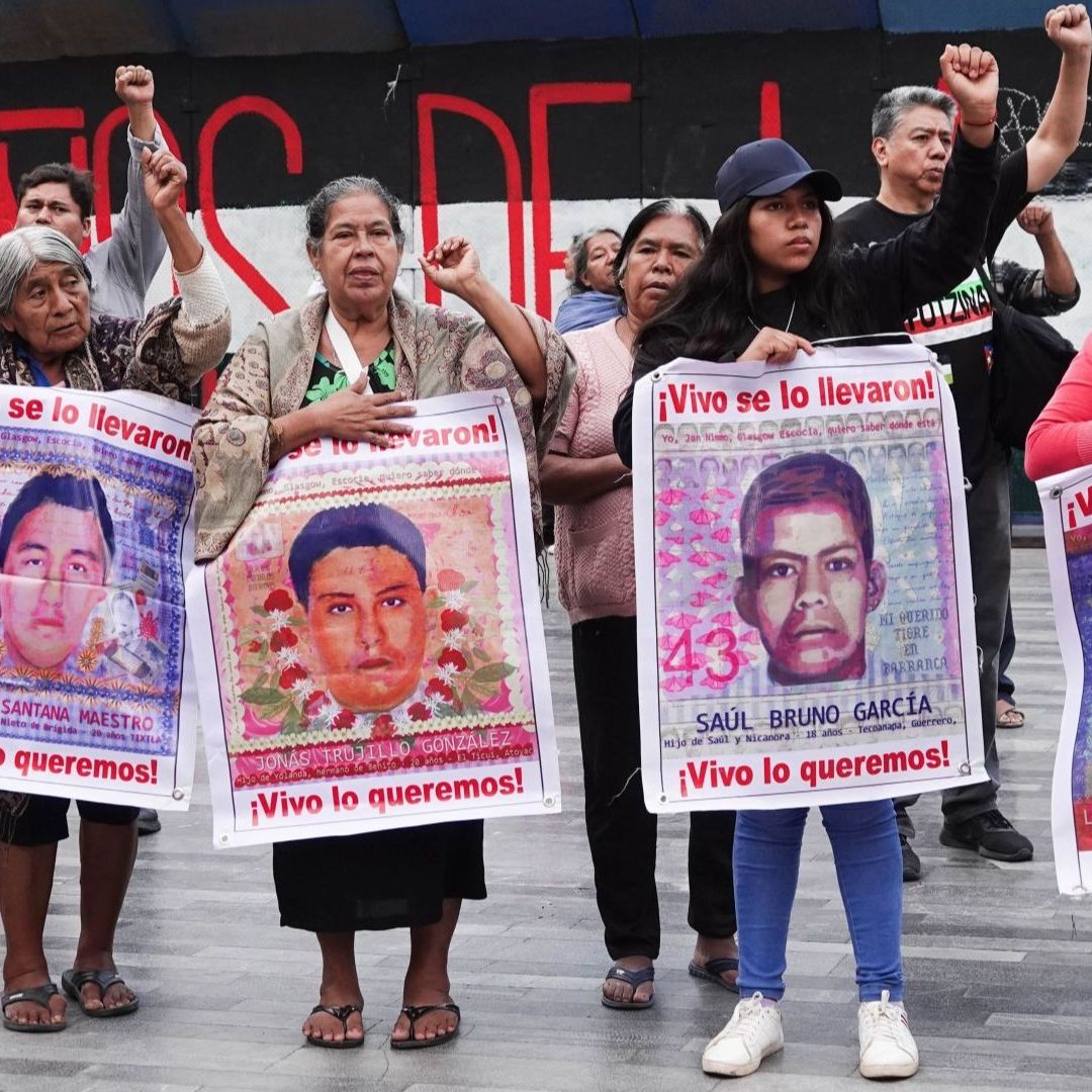 Padres de los 43 normalistas.