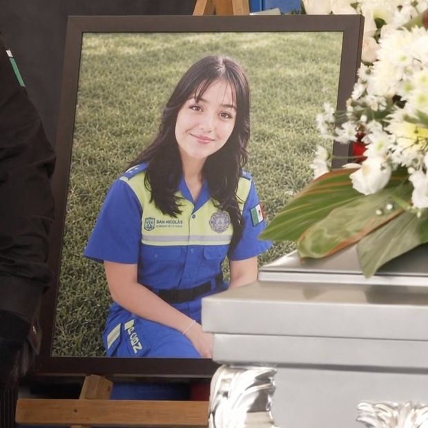 Guardia de honor a Melissa Sofía, paramédica fallecida en choque en Monterrey