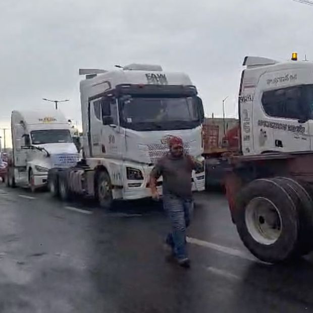 Debido al paro, los ciudadanos han tenido que esperar varios minutos para tomar su transporte