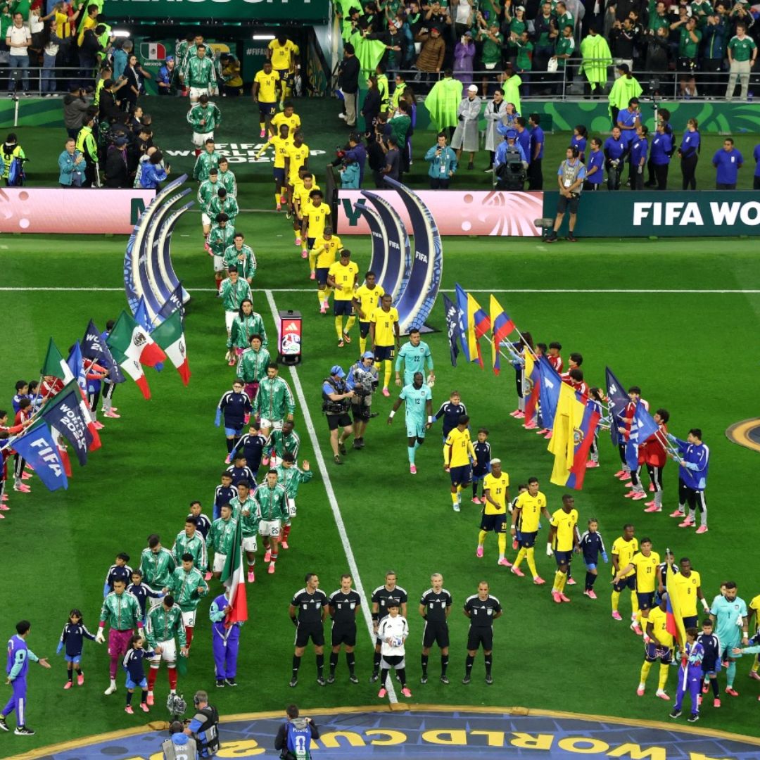 Los jugadores salen al campo antes del partido México vs Ecuador en Mundial 2026
