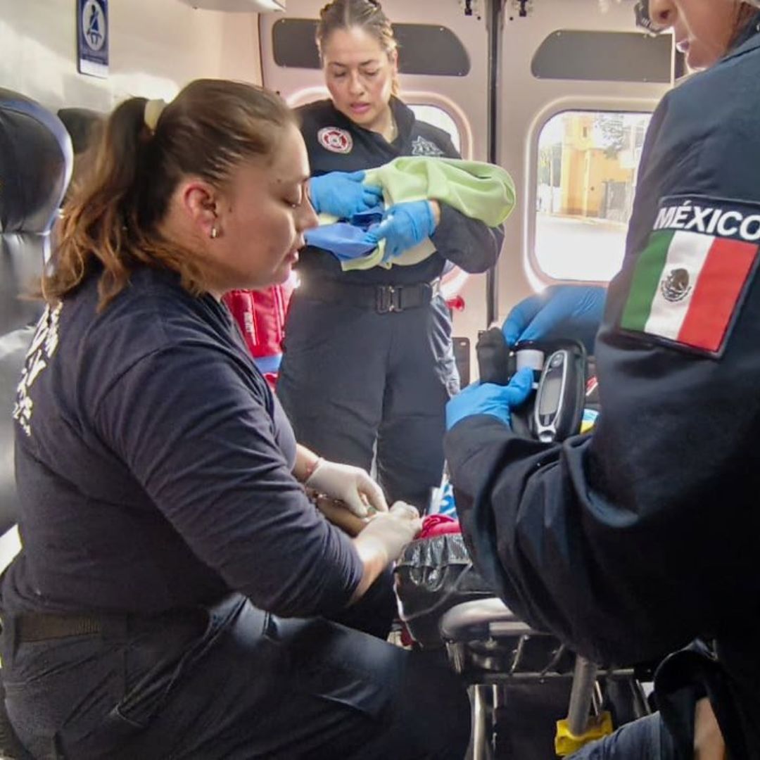 Policías Ayudaron Mujer Parto Gemelas Santa María Tonantzintla San Andrés Cholula Puebla