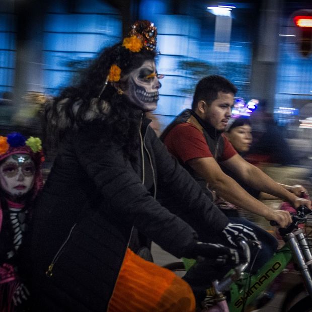 Paseo Nocturno de Día de Muertos