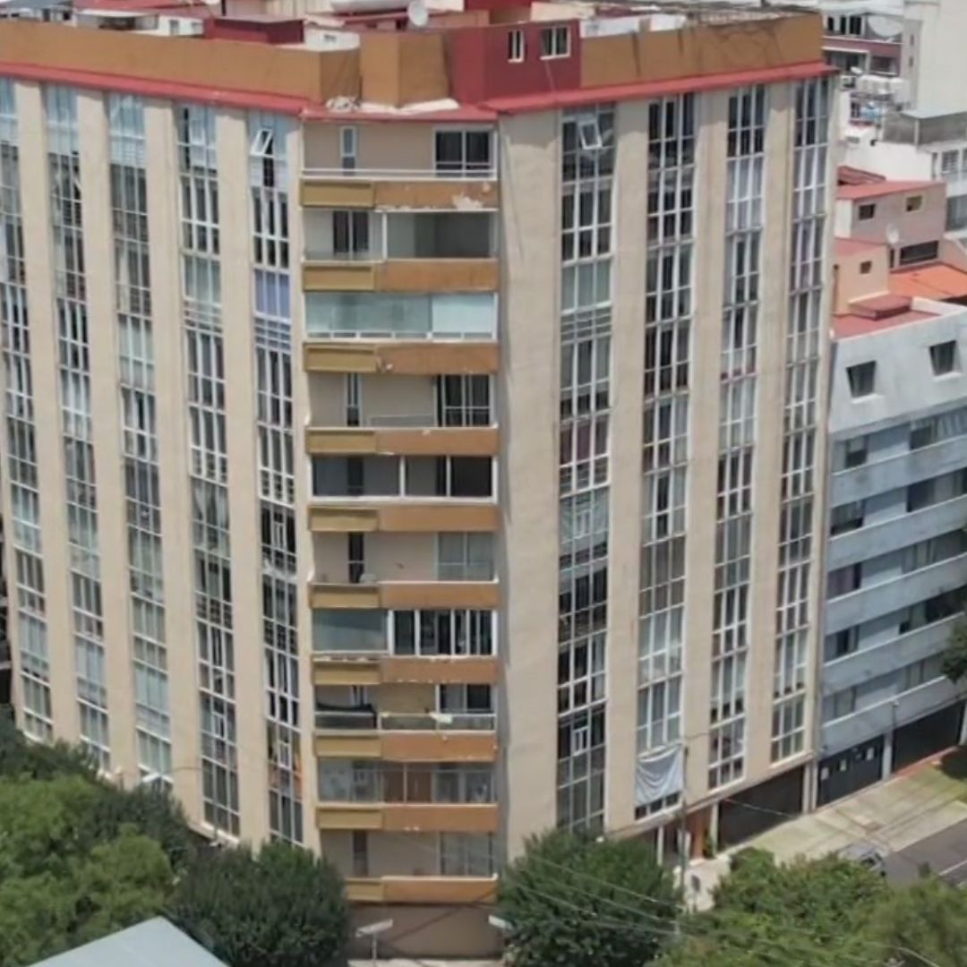 Edificio en Patricio Sanz dañado por el sismo de 2017.
