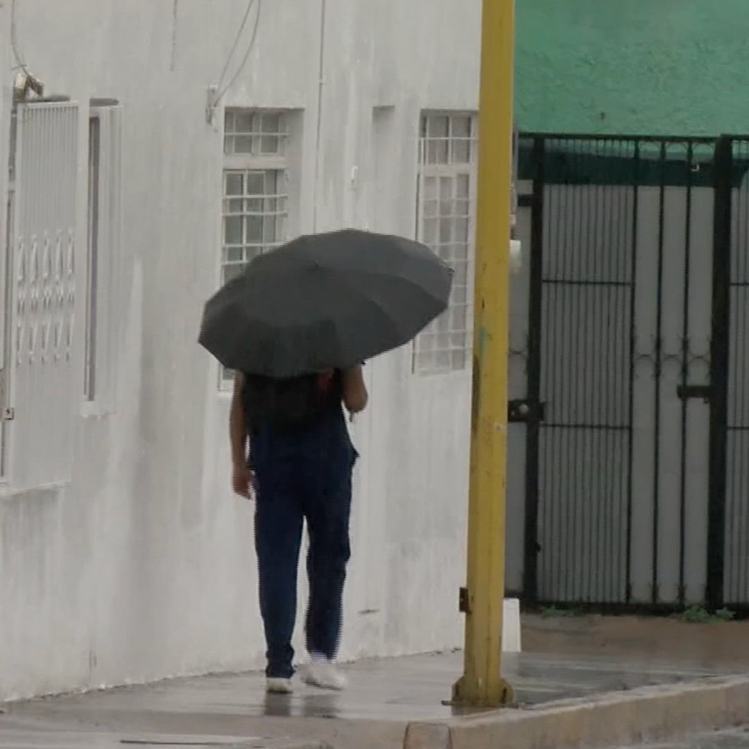 Persona con paraguas