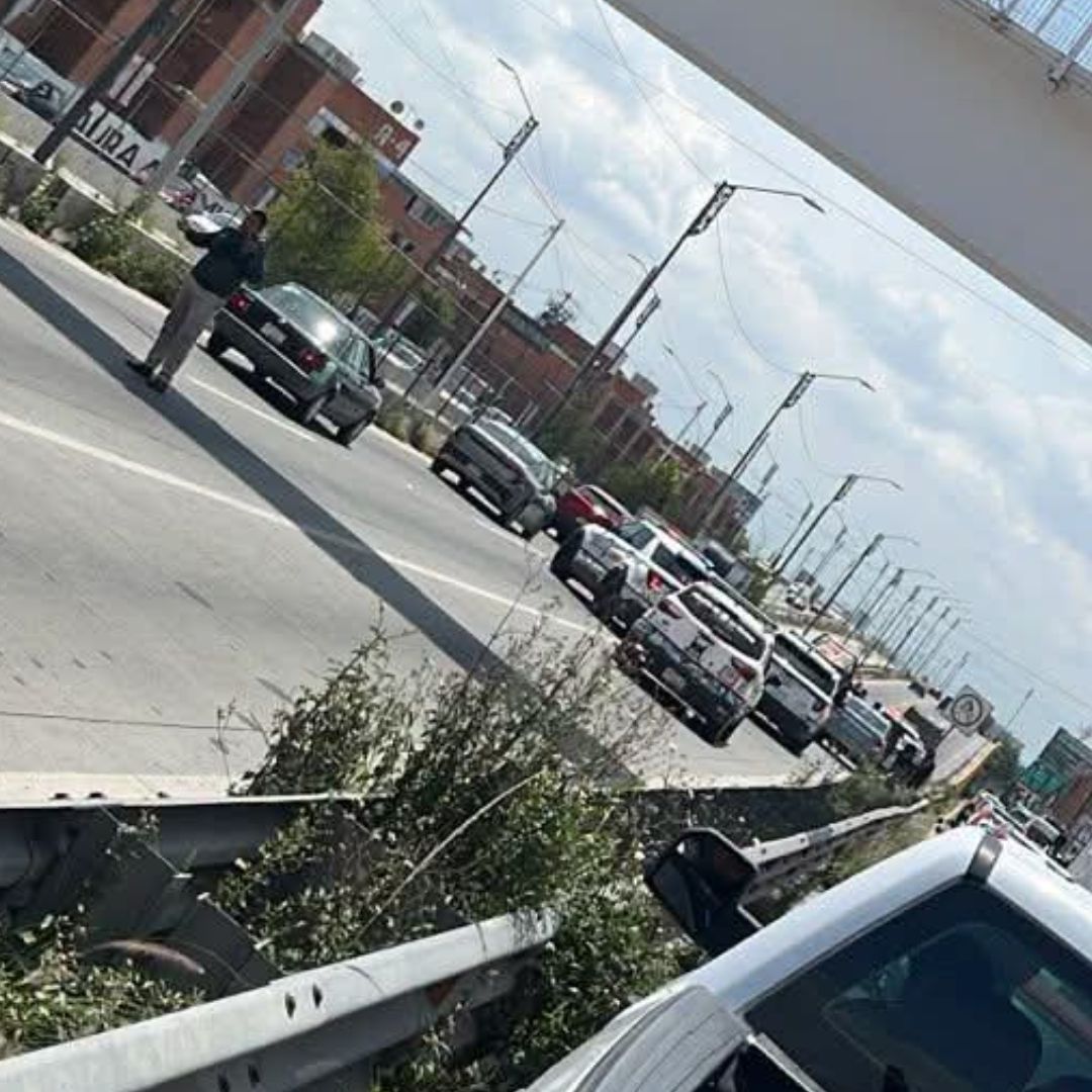 No hay paso en carriles del Periférico de Puebla.