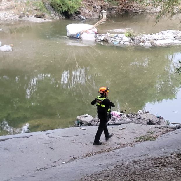 Rastrean Canalón en Monterrey para Localizar a Hombre Desaparecido