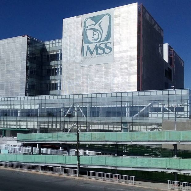 Personal del IMSS Coatzacoalcos se Manifiesta; Piden Aumento Salarial Justo