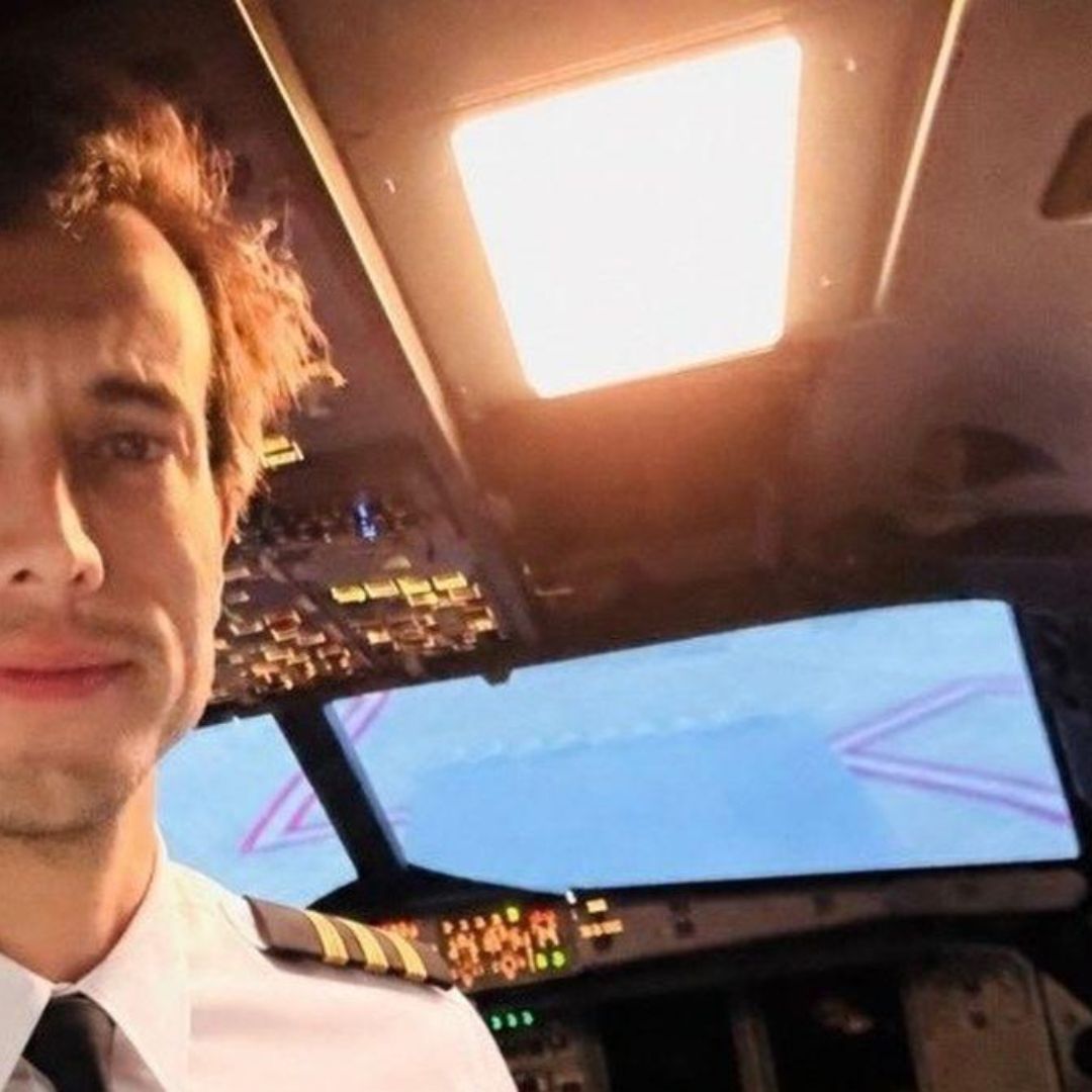 Piloto se lanza de un avión