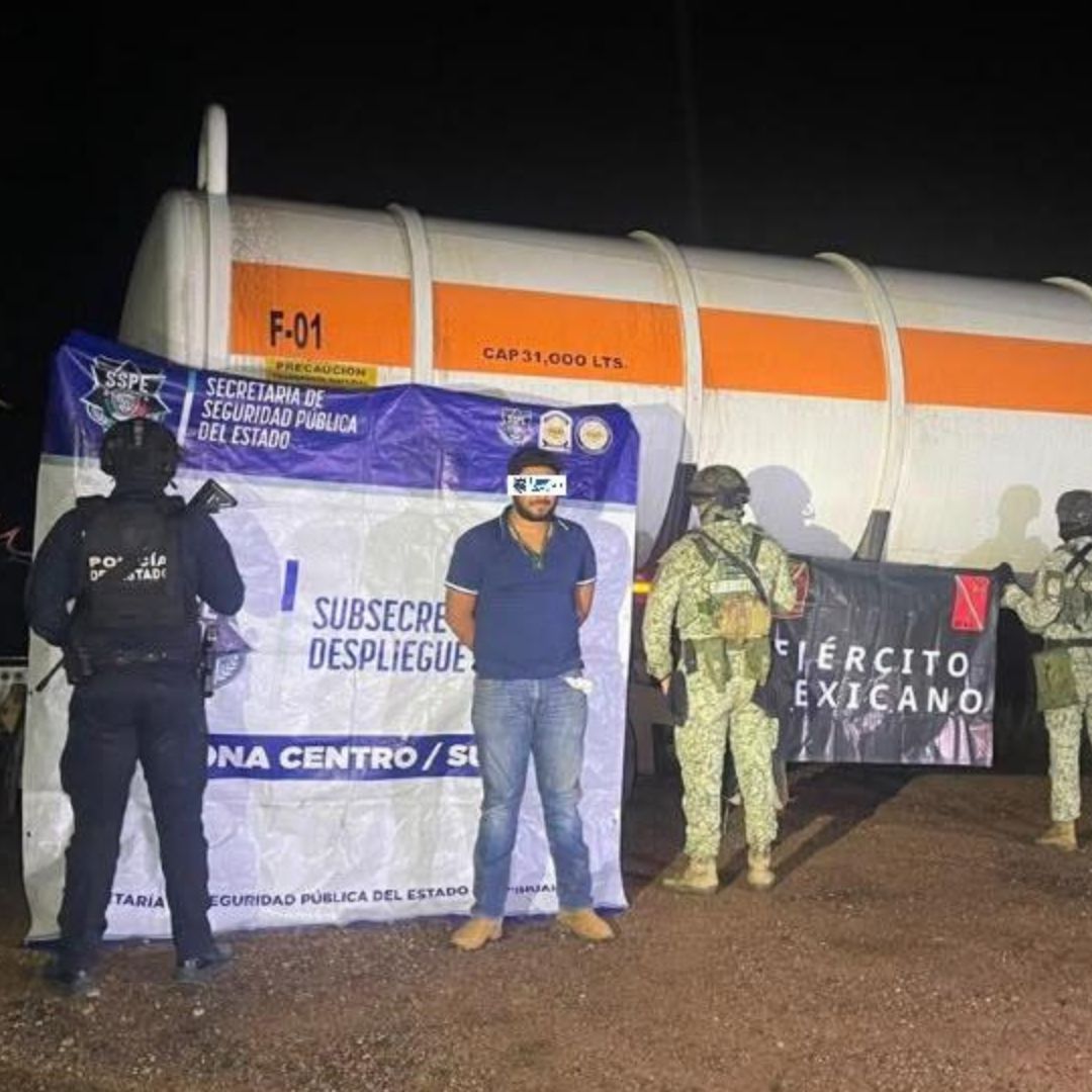 El conductor tenía orden de aprehensión vigente.