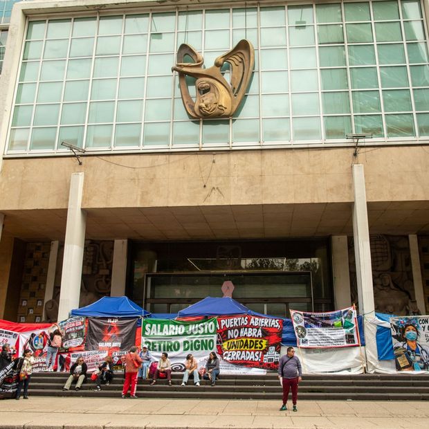 Manifestación en oficinas del IMSS en la CDMX