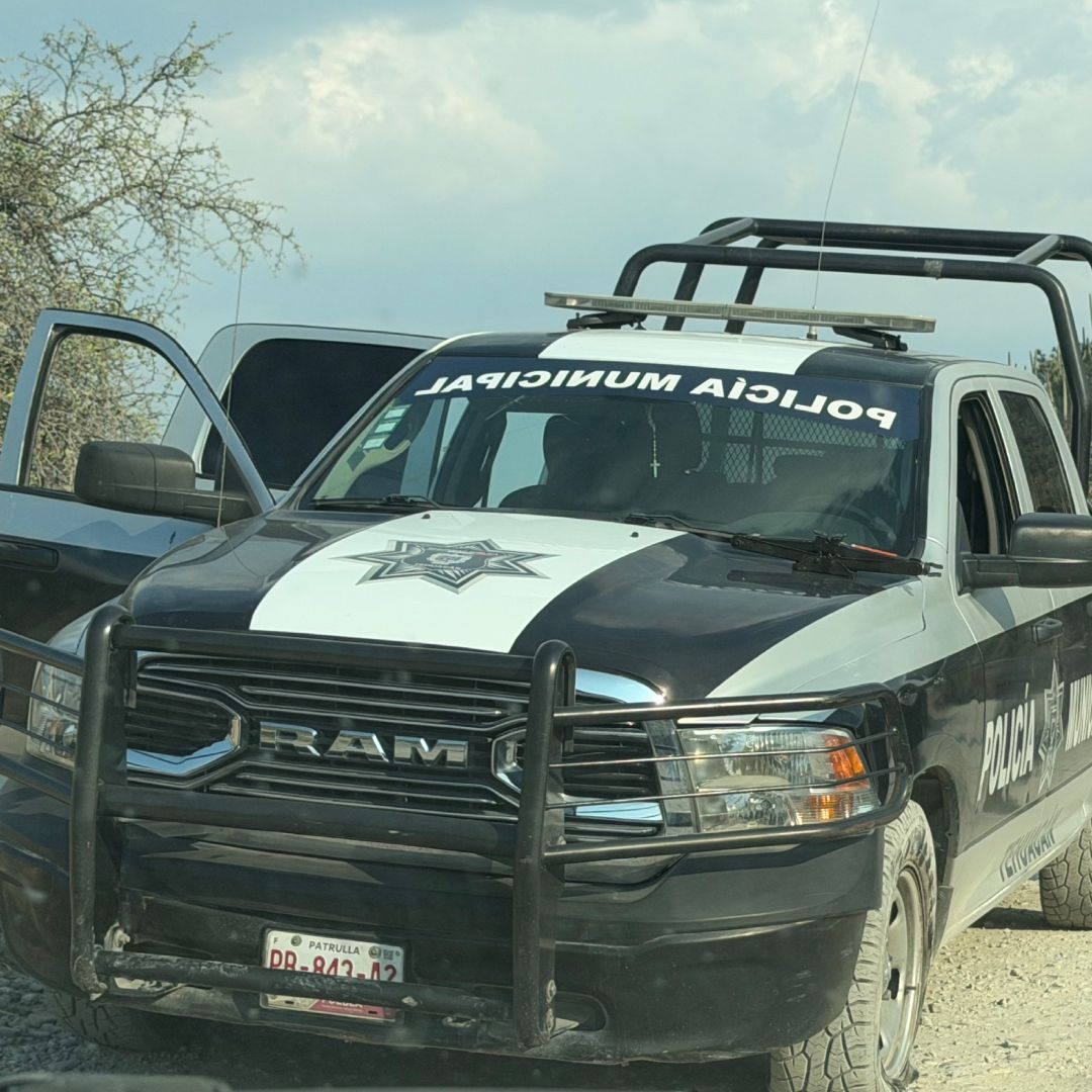 Arriba patrulla de la Policía Municipal tras hallazgo en Tehuacán, Puebla.