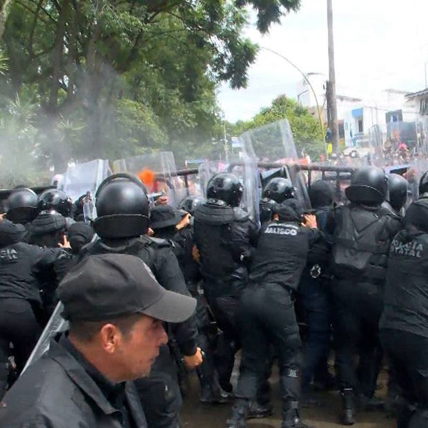 Policías Estatales investigados por abuso de autoridad en manifestación.