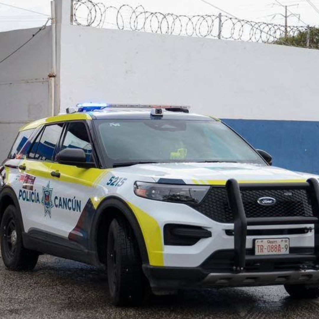Los policías fueron detenidos por extorsionar a turistas en Cancún