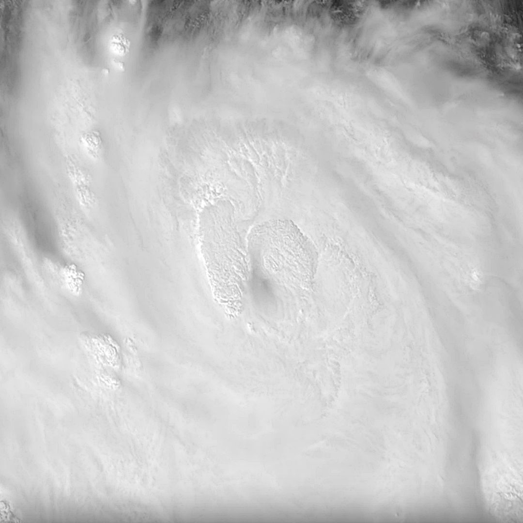 Intensificación del huracán Polo en el Pacífico mexicano. Imagen de satélite CIRA/NOAA