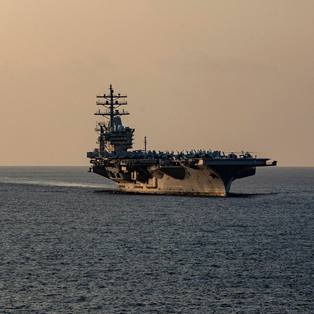 Portaaviones en Estrecho de Ormuz