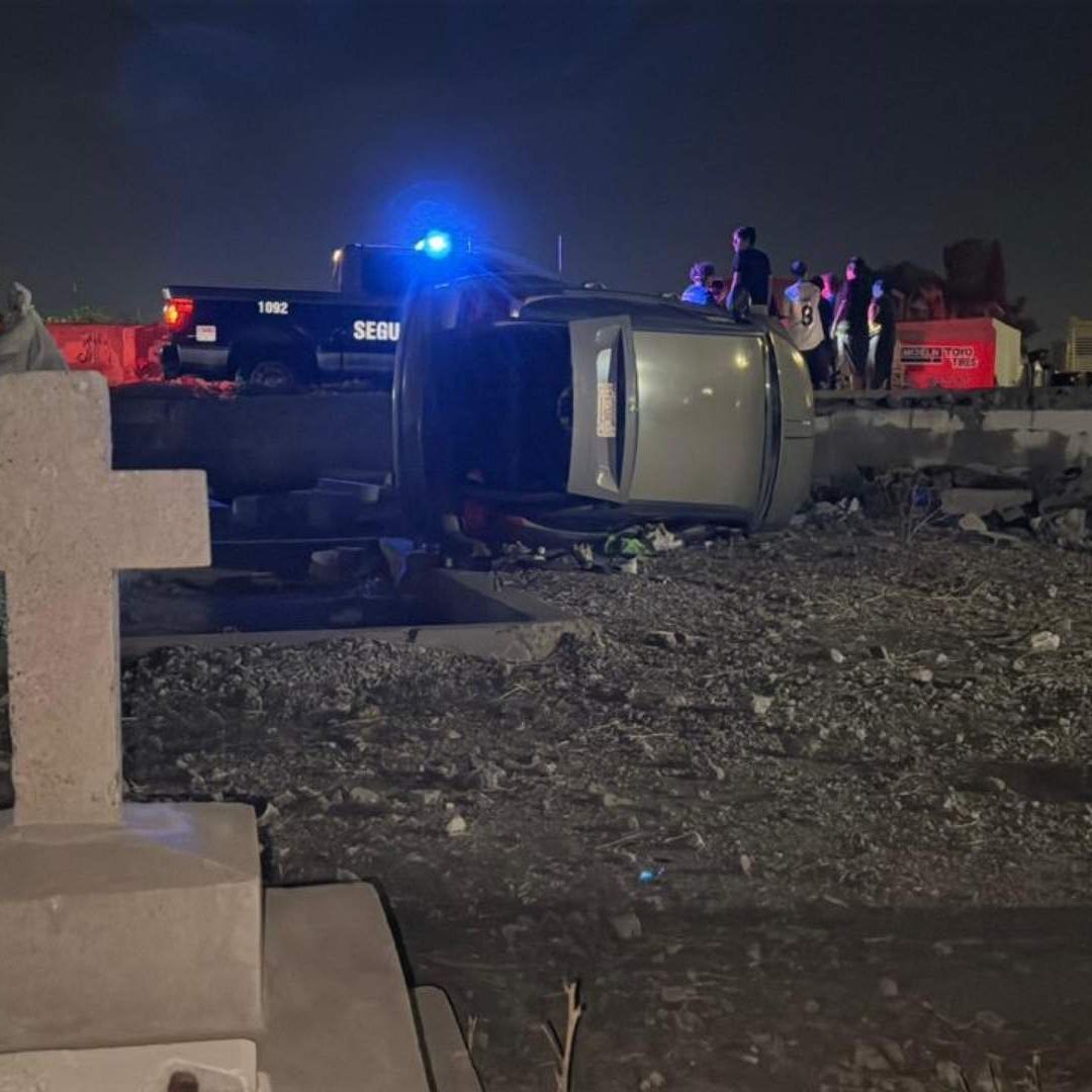 Conductor Pierde el Control de su Vehículo y Termina Volcado